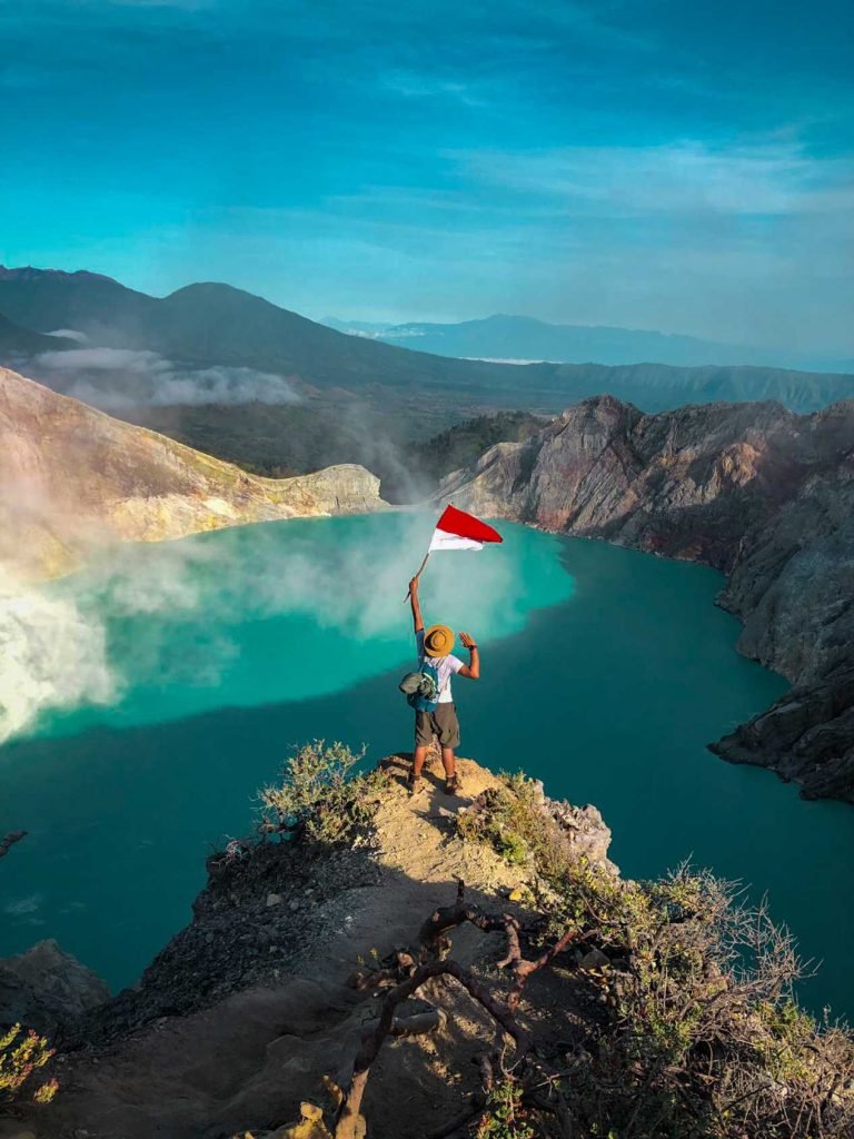 Turquiose Lake of Ijen Crater